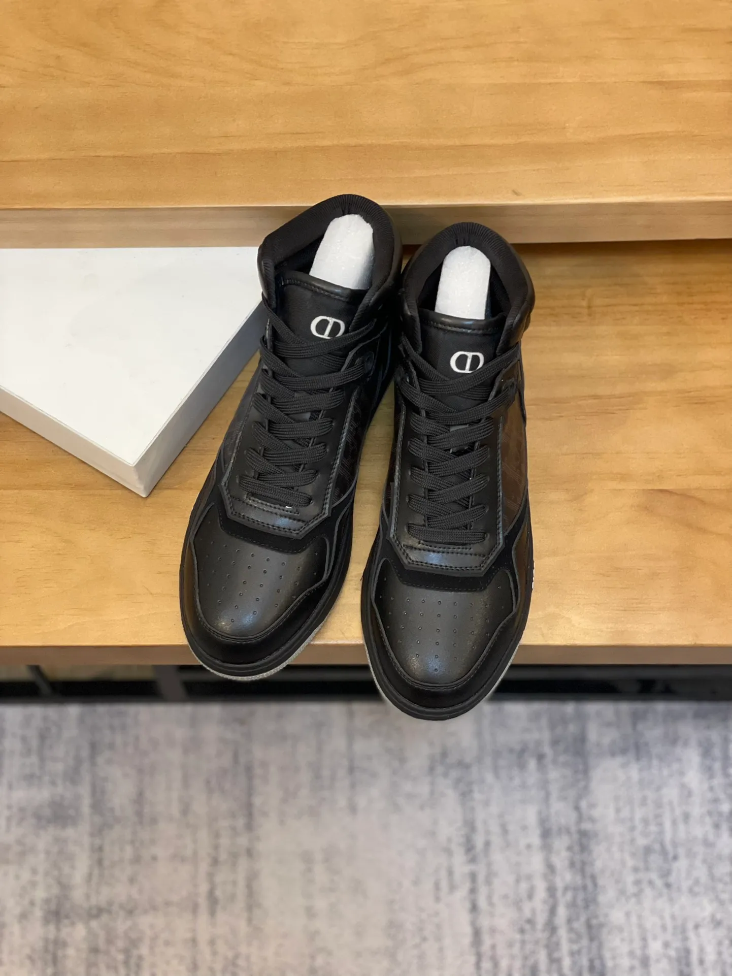 Men's shoes: 💰P460¥ Product trademark: Dior* "Dior*" high-top casual shoes Regular size: 38-44 (can be customized to 45.46) Product materials: Upper imported cowhide stitched with original fabric, breathable lining, original outsole. Number: 1006